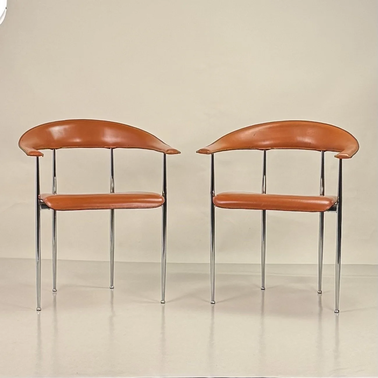 Pair of Vintage Cognac Leather P40 Chairs by Vegni & Gualtierotti
